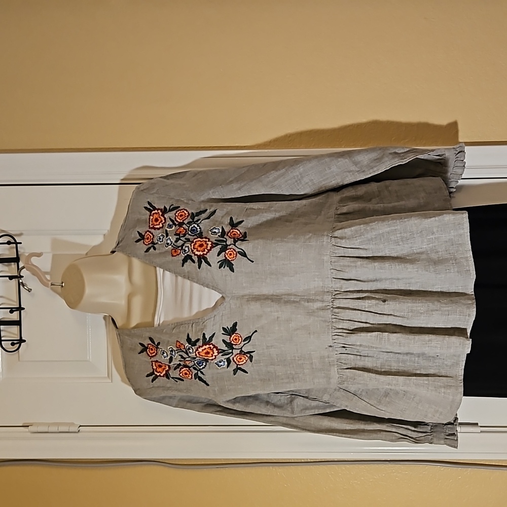 Zara Emborided Top  Medium
